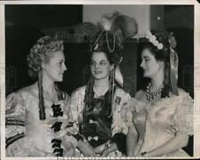 1940 Press Photo Boston Mass Edith Riley, Peg Oryan,Geanie Baine hairstyles picture