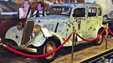 Bonnie and Clyde's Death Car on display vintage photo reproduction   picture