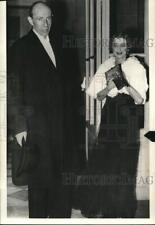 1941 Press Photo Lord and Lady Halifax at social event in London, England picture