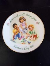 VTG Avon Mother's Day 1991 Love Makes All Things Grow 22K Gold Trim Plate picture