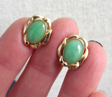 VINTAGE 14K YELLOW GOLD OVAL TRANSLUCENT APPLE GREEN JADE PIERCED STUD EARRINGS picture