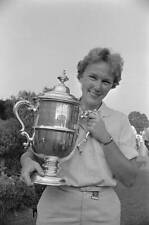 Pretty Mickey Wright 26 year old golfer from Dallas Texas hold- 1961 Old Photo picture