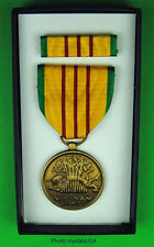 MINT ORIGINAL VIETNAM SERVICE MEDAL & RIBBON BAR IN 1969 DATED BOX         picture