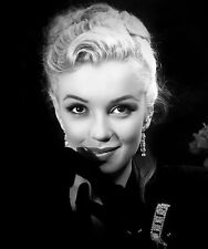 MARILYN MONROE - A STUNNING HEADSHOT  picture