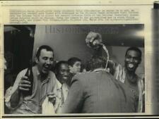 1968 Press Photo St. Louis Hawks Baseball Team celebrates victory over Bulls picture