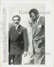 1964 Press Photo Mulse Tshombe and Haile Selassie talk at airport in Athens picture