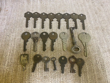 Antique vintage old set lot collection metallic keys picture