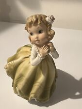 VINTAGE NEWCOMB PORCELAIN CUTE LITTLE GIRL FIGURINE 1950'S # KW843B NEW COMB VTG picture