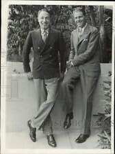 1930 Press Photo Sir Philip Sassoon poses with Horton Smith in Los Angeles picture