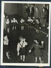 CHILDREN PERFORM FOR EMPEROR HIROHITO & EMPRESS NAGAKO 1955 VTG Press Photo Y53 picture