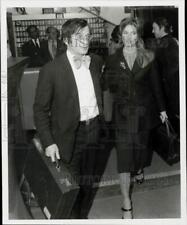 1972 Press Photo Edith Irving and attorney en route to courthouse in New York picture
