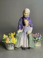 HN2031 - Royal Doulton Figurine - Granny's Heritage - Vintage - PRISTINE  picture