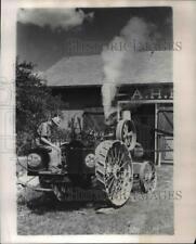 1968 Press Photo Old-Fashioned threshing machine burns wood and coal picture