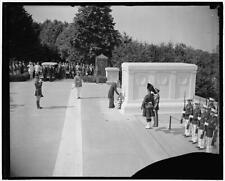 King George VI of Great Britain laying wreath on Tomb of Unknown Soldier,VA picture