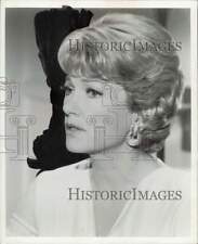1975 Press Photo Actress Anne Baxter, victim of robbery in Toronto. - afa66817 picture