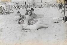 A DAY AT THE BEACH Women FOUND PHOTOGRAPH Black+White ORIGINAL 211 47 N picture