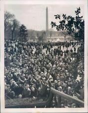 1940 Press Photo DC Crowd at White House Egg Rolling - ner61919 picture