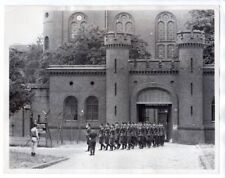 1965 Changing of the Guard Spandau Prison Berlin Germany 7x9 Original News Photo picture