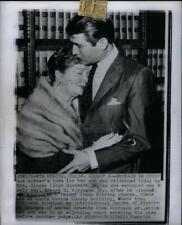 1956 Press Photo Gladys Lloyd Robinson son Edward court - DFPD66693 picture