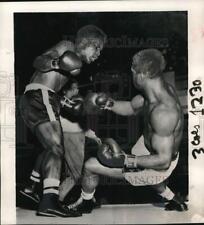 1955 Press Photo Boxers Milo Savage and Sammy Walker during a bout - pis00598 picture