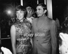 JULIE ANDREWS CANDID AT PARTY    8X10 PHOTO  35 picture