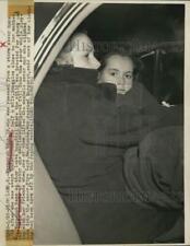 1949 Press Photo Ohio-Little Margaret Renz rescued from sewer shown with mother picture