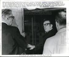 1970 Press Photo Detroit UAW Pres Leonard Woodcock at GM building - nee19484 picture