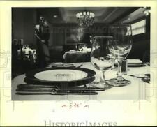 1989 Press Photo Windsor Court Hotel Grill Room table setting. - noc47931 picture