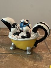 Extremely rare Vintage Pepé Le Pew and Penelope Pussycat teapot. Looney Tunes picture