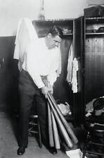 Babe Ruth selecting bats World Series which will start next Sat- 1926 Old Photo picture
