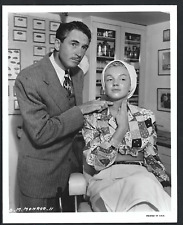 HOLLYWOOD Marilyn Monroe in the Make Up Chair VINTAGE ORIGINAL PHOTO picture
