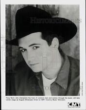 1994 Press Photo Tracy Byrd takes center stage as August Showcase Artist on CMT picture