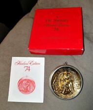 MIB 1974 Oneida Heirloom Sterling Gold Wash Nativity Ornament Pendant Medallion picture
