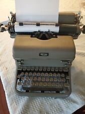 Vintage 1930’s-40’s Royal Quiet Deluxe Manual Typewriter in Case picture