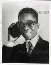 Press Photo A young man wearing a pair of eyeglasses - lra71046 picture