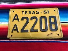 1951   TEXAS Passenger LICENSE  PLATE AA2208 picture