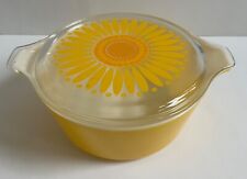 Vintage PYREX Sunflower 2 1/2 Qt Covered Casserole 475 B Daisy Yellow USA picture