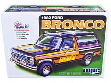 Skill 2 Model Kit 1982 Ford Bronco 1/25 Scale Model picture