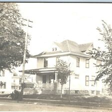 1912 Waterloo, IA House #255 Hammond Ave. RPPC Real Photo Postcard Street A46 picture
