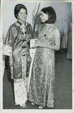 1972 Press Photo Mmes. Thomas Ferry and John Moore of Ohio attend an event picture