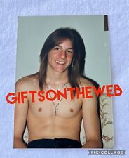 PHOTO HANDSOME SHIRTLESS YOUNG MAN LONG HAIR AFFECTIONATE SMILE GAY INT. picture