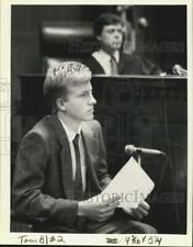 1989 Press Photo Sam Sander portraying as witness at The Mock Trial Competition picture