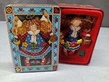 Grandeur Noel Angel 4” Country Folk-Art Christmas Ornament w/Gift Tin Box picture