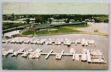Postcard the Pioneer Inn on lake Winnebago, Oshkosh, Wisconsin picture