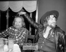 WILLIE NELSON AND WAYLON JENNINGS IN 1978 - 8X10 PUBLICITY PHOTO (WW120) picture