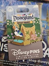 Disney Disneyland Fantasy Parades Float Series Tiki Room Barker Bird LE 2500 Pin picture