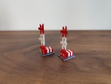 2x Red & White Small ILS ANTENNA TOWERS Aircraft Building Models 1:200 Scale picture