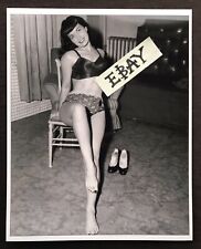 Sexy BETTIE PAGE Photo female Model Woman Leggy Legs Bare Feet Toes Belly Hottie picture