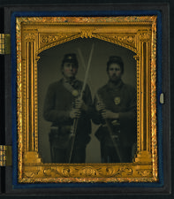 Photo:Two unidentified soldiers in Union uniforms with bayoneted muskets picture