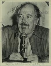 1976 Press Photo Director Robert Altman in closeup portrait at microphone picture